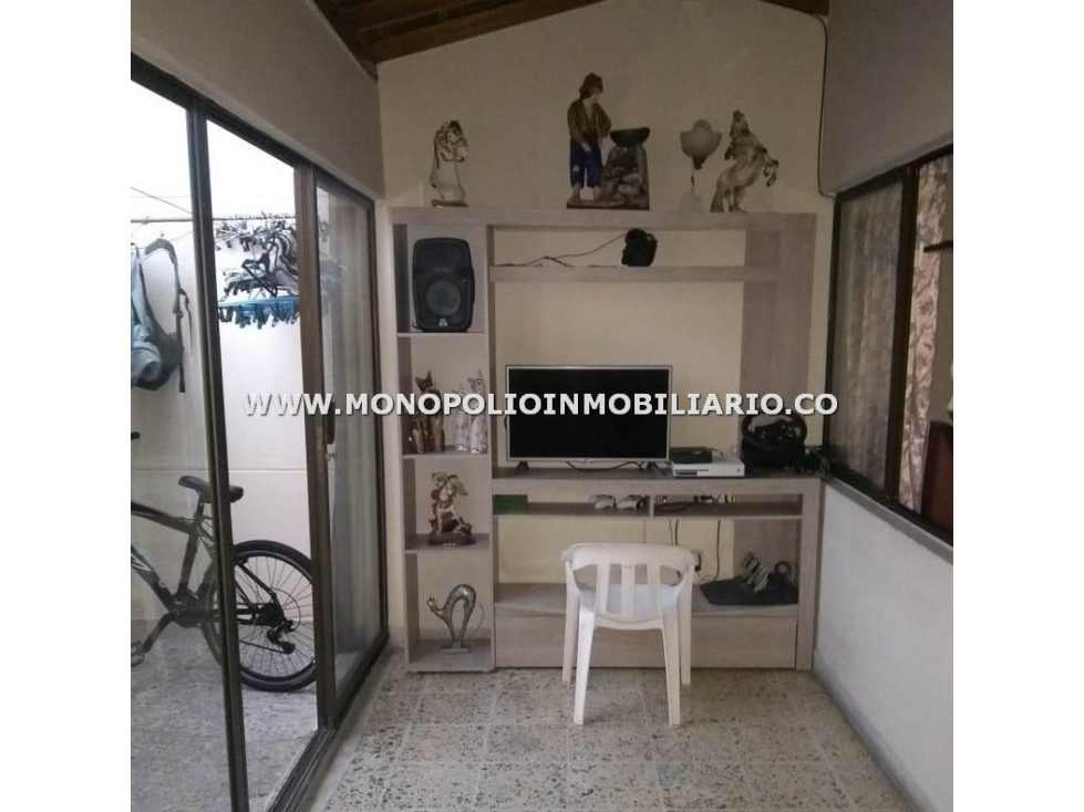 CASA BIFAMILIAR EN VENTA, SECTOR LOS COLORES COD: 21858 - 2