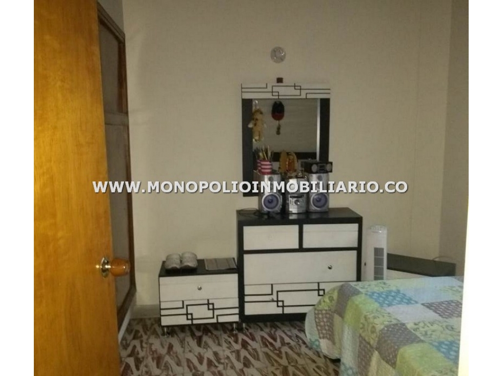 CASA BIFAMILIAR EN VENTA, SECTOR LOS COLORES COD: 21858 - 5