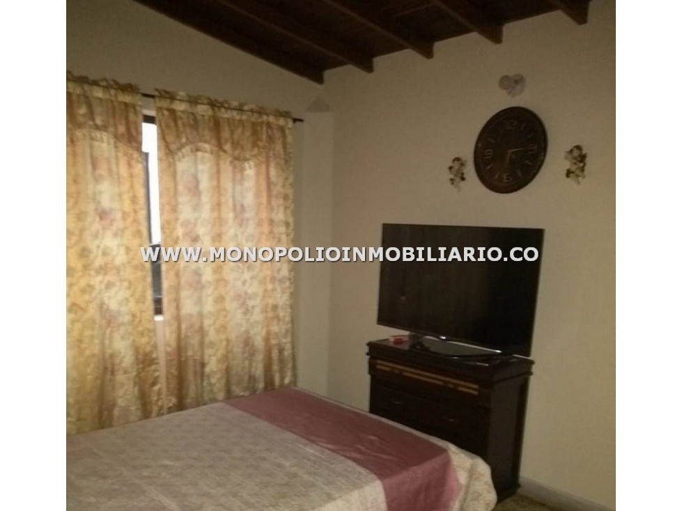 CASA BIFAMILIAR EN VENTA, SECTOR LOS COLORES COD: 21858 - 6
