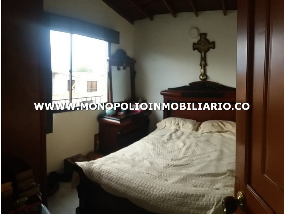 CASA BIFAMILIAR EN VENTA - SECTOR PEDREGAL COD: 25877 - 4
