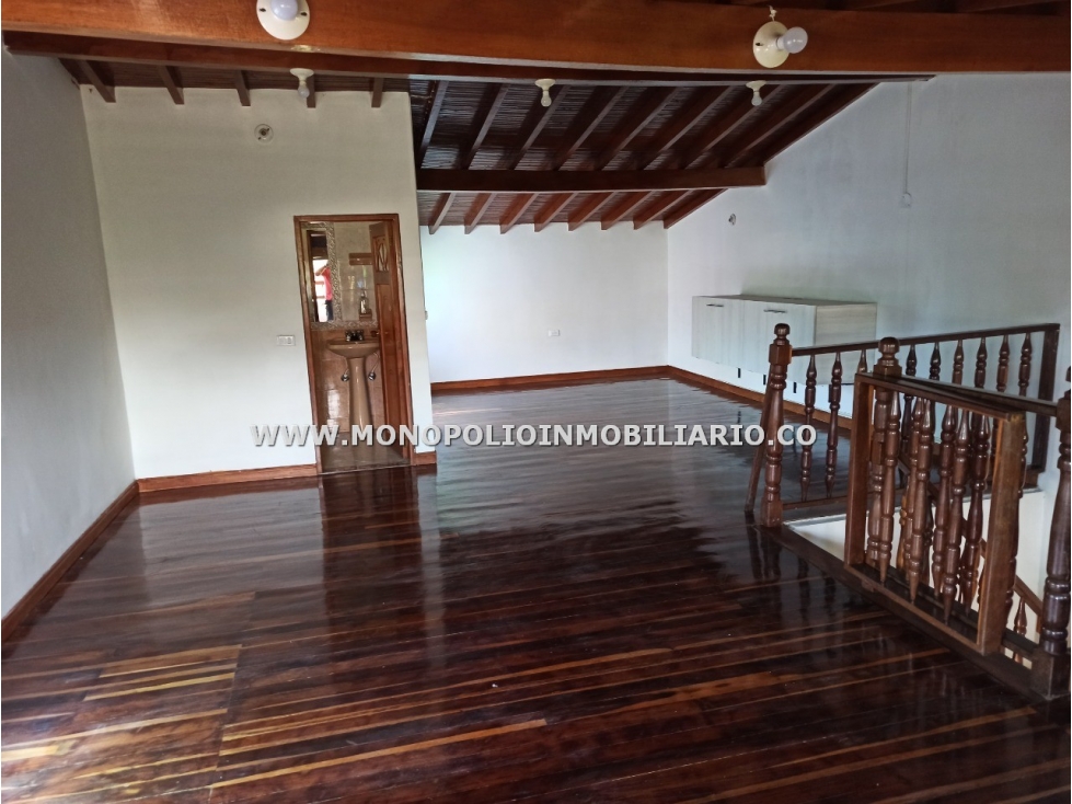 CASA BIFAMILIAR EN VENTA - SECTOR SANTA ANA, MARINILLA COD: 23251 - 5