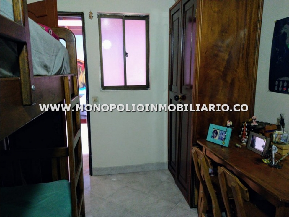 CASA BIFAMILIAR EN VENTA - SECTOR PEDREGAL COD: 21974 - 3