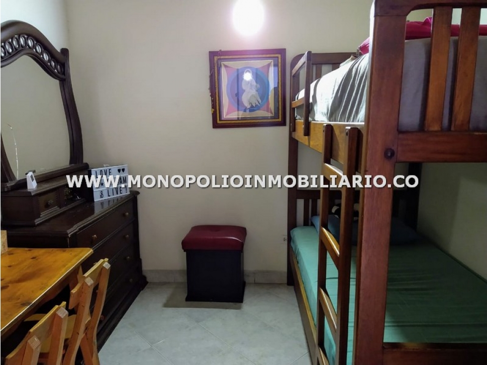 CASA BIFAMILIAR EN VENTA - SECTOR PEDREGAL COD: 21974 - 4