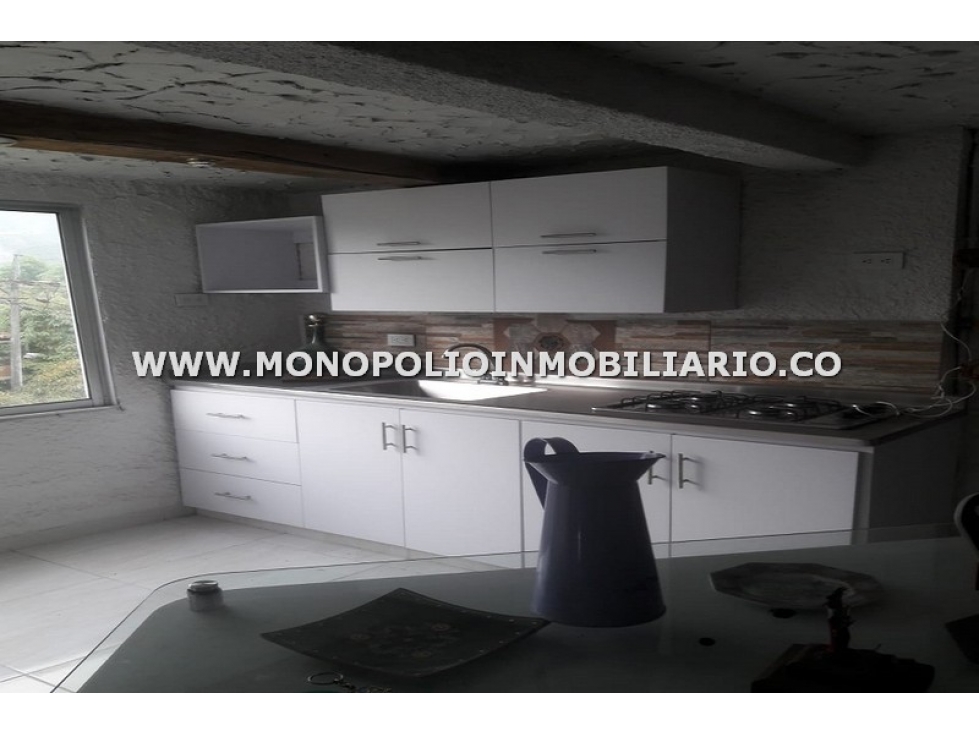 CASA BIFAMILIAR EN VENTA - SECTOR SAN ISIDRO, ITAGÜI COD: 22738 - 2