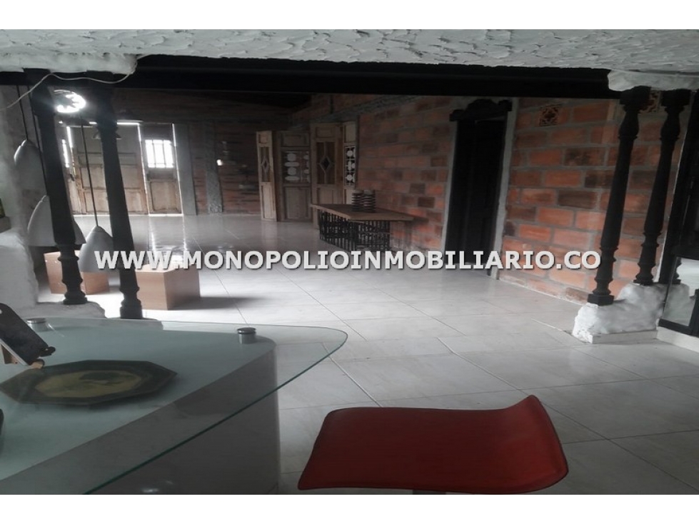 CASA BIFAMILIAR EN VENTA - SECTOR SAN ISIDRO, ITAGÜI COD: 22738 - 3