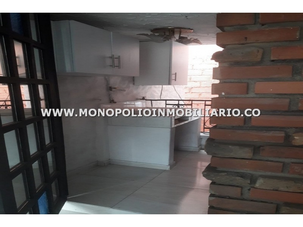 CASA BIFAMILIAR EN VENTA - SECTOR SAN ISIDRO, ITAGÜI COD: 22738 - 5