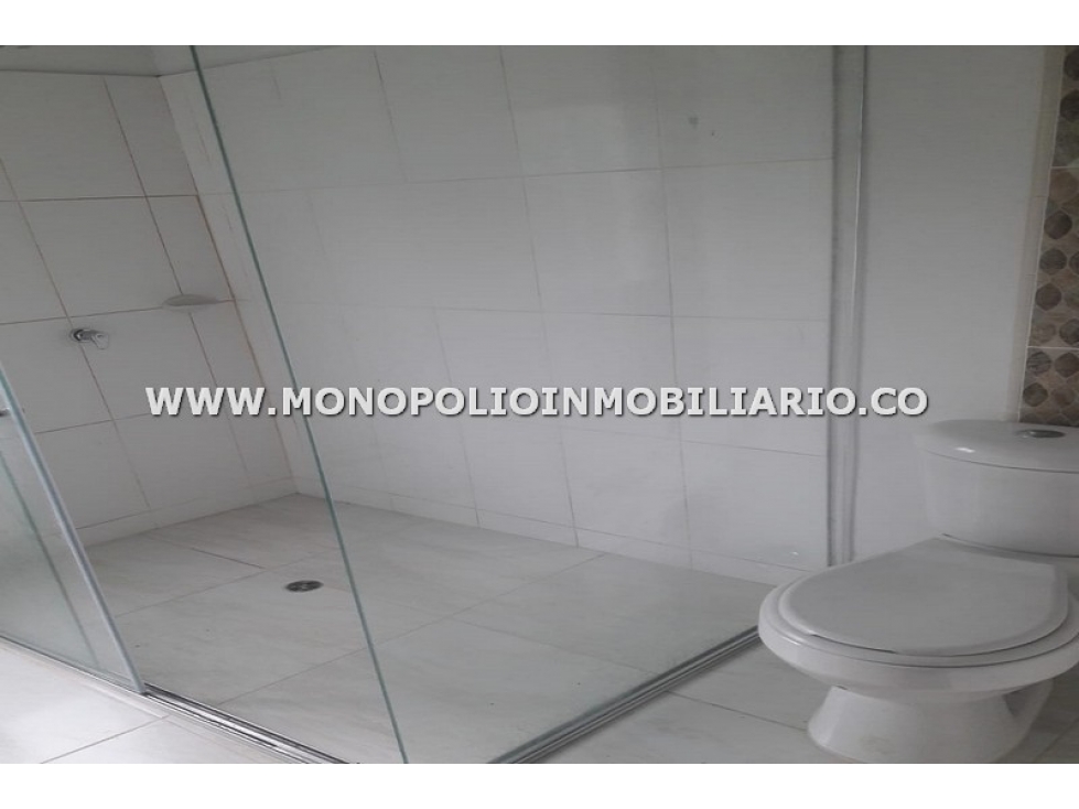 CASA BIFAMILIAR EN VENTA - SECTOR SAN ISIDRO, ITAGÜI COD: 22738 - 6