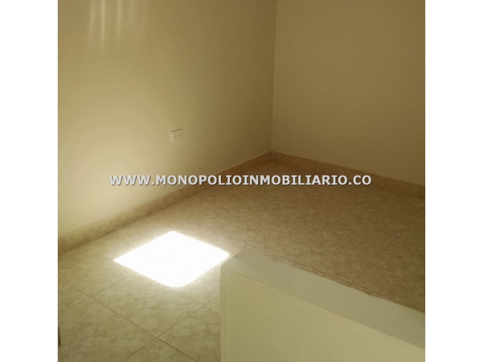CASA BIFAMILIAR EN VENTA - SECTOR ZONA CENTRO, EL RETIRO COD: 21414 - 4