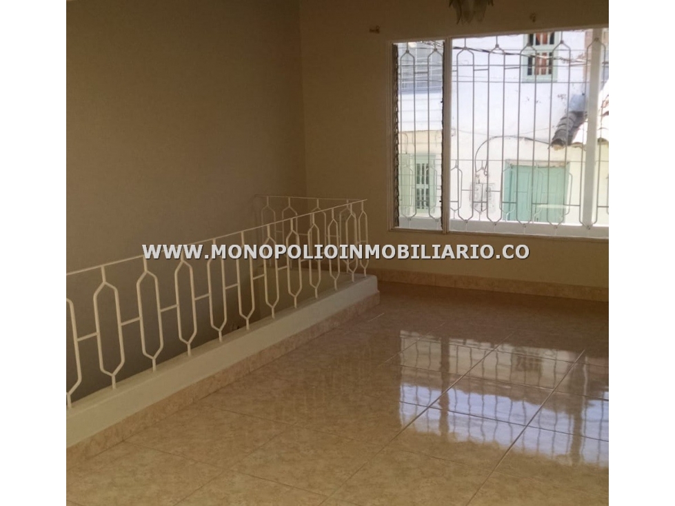 CASA BIFAMILIAR EN VENTA - SECTOR ZONA CENTRO, EL RETIRO COD: 21414 - 6