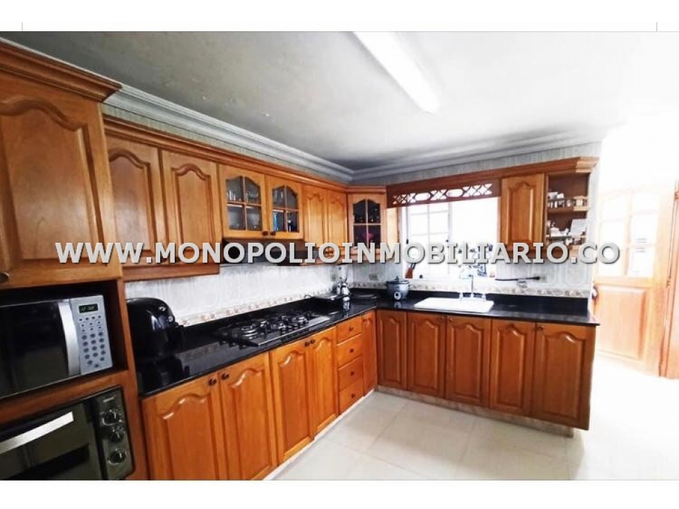 CASA BIFAMILIAR EN VENTA - SECTOR MIRAVALLE, BELEN COD: 24162