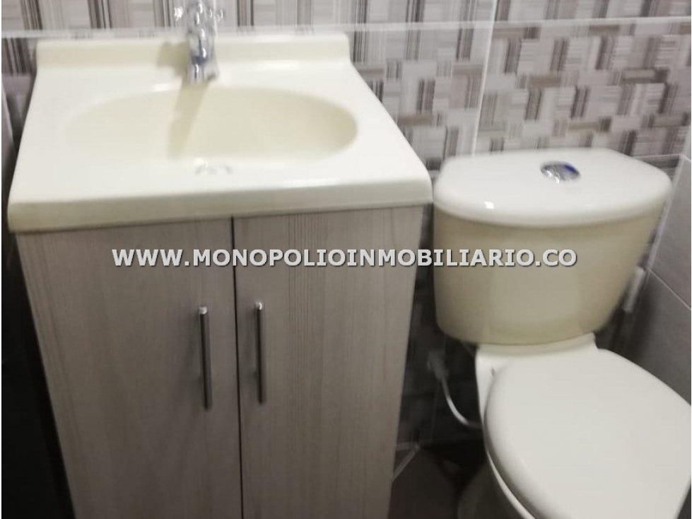CASA BIFAMILIAR EN VENTA - SECTOR CORDOBA, ROBLEDO COD: 23571 - 5