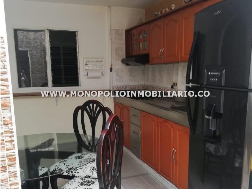 CASA BIFAMILIAR EN VENTA - SECTOR CORDOBA, ROBLEDO COD: 23571 - 1