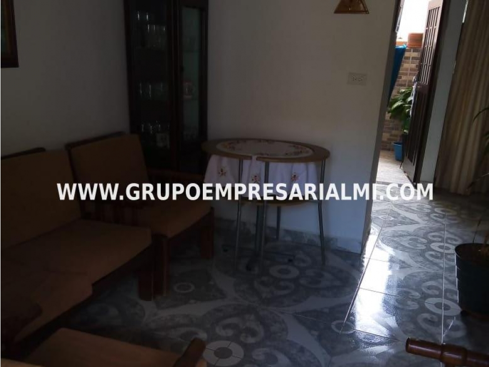 CASA BIFAMILIAR EN VENTA - SECTOR FLORENCIA, MEDELLIN COD: 27318 — foto 2