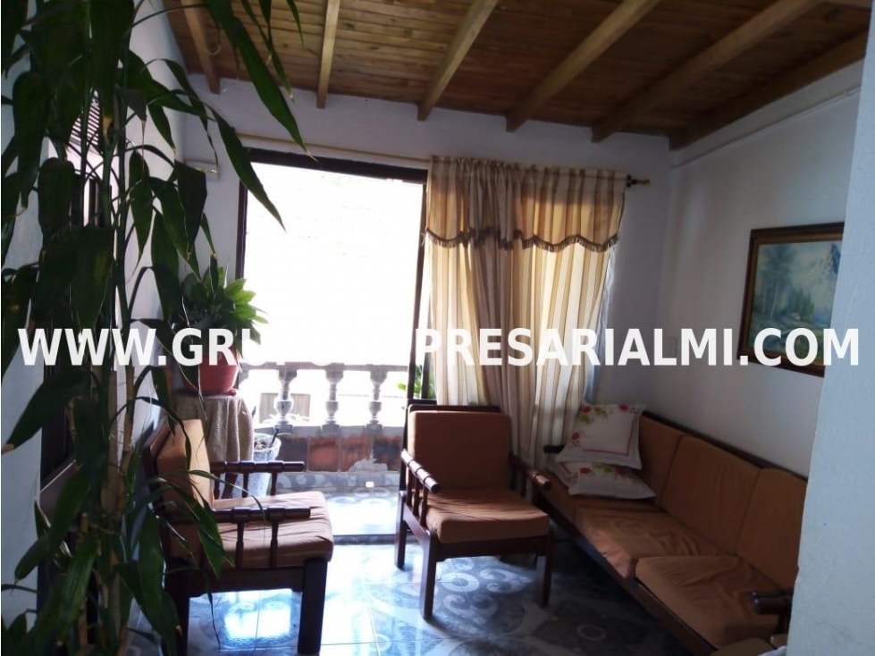 CASA BIFAMILIAR EN VENTA - SECTOR FLORENCIA, MEDELLIN COD: 27318 — foto 4