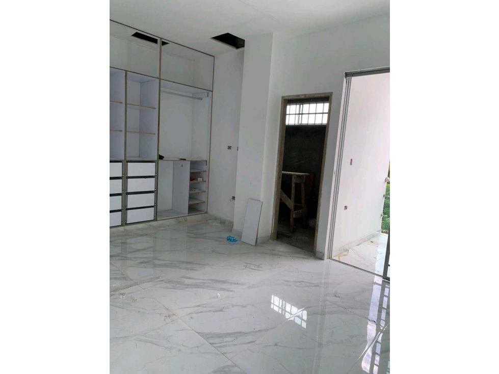 Casa Bifamiliar Esquinera de 3 pisos EN VENTA — foto 3