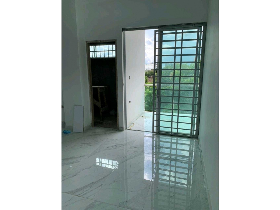 Casa Bifamiliar Esquinera de 3 pisos EN VENTA — foto 4