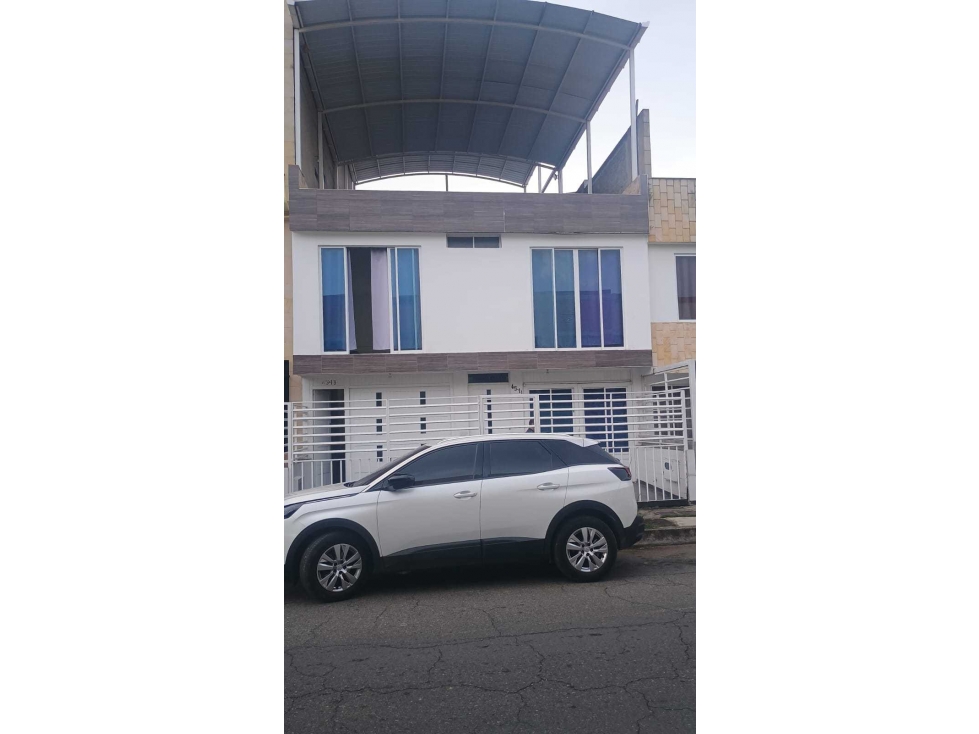 CASA BIFAMILIAR CON TERRAZA MODERNA, CANEY GG 10301467 — foto 2