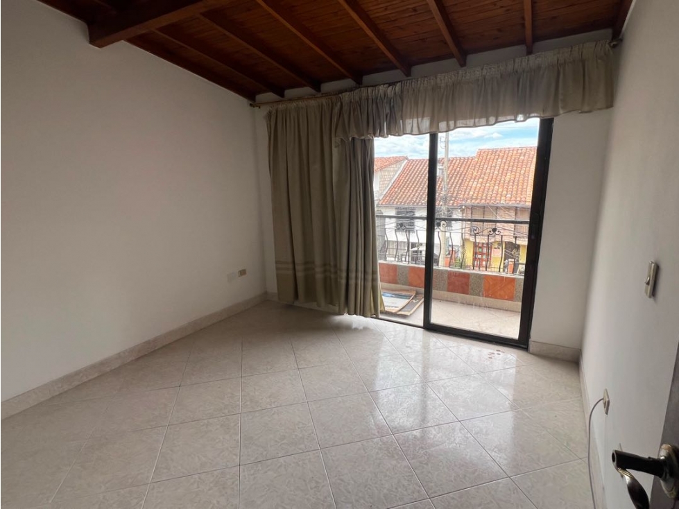 Casa Bifamiliar Segundo Piso Dúplex | LA FLORIDA, BELLO EN VENTA F559