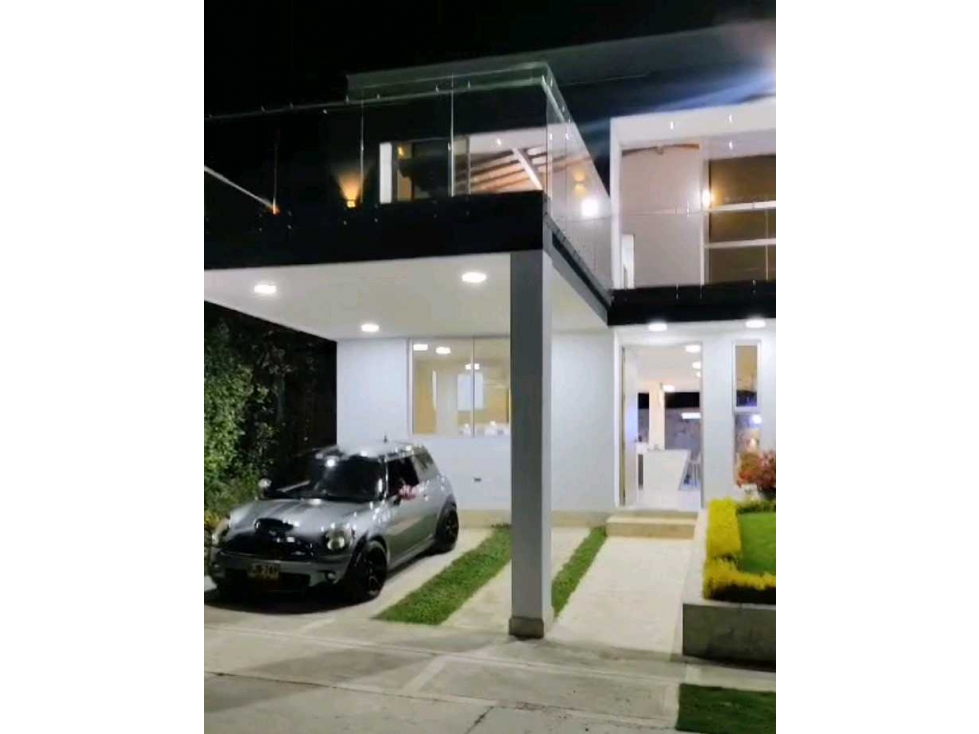 Casa cabaña en San jeronimo , con piscina en venta .