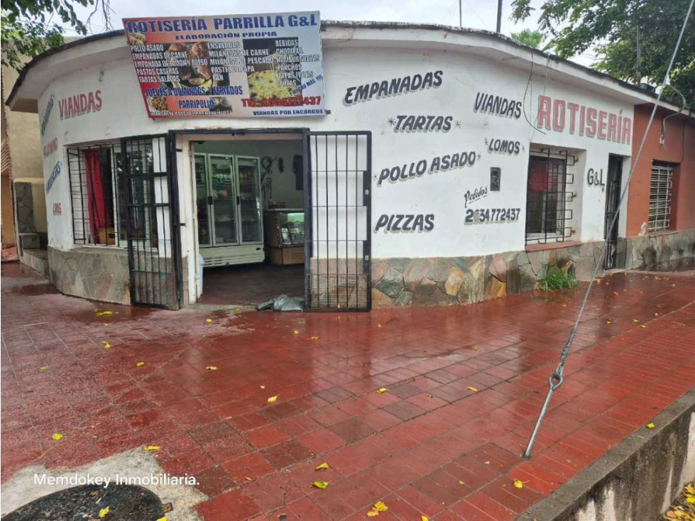 VENTA DE CASA ESQUINA CON SALÓN COMERCIAL - CALLE SARMIENTO, RIVADAVIA - 3