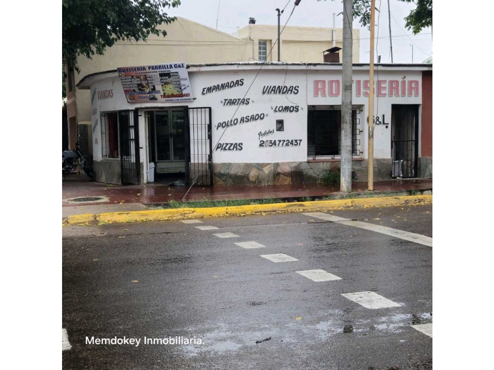 VENTA DE CASA ESQUINA CON SALÓN COMERCIAL - CALLE SARMIENTO, RIVADAVIA - 1