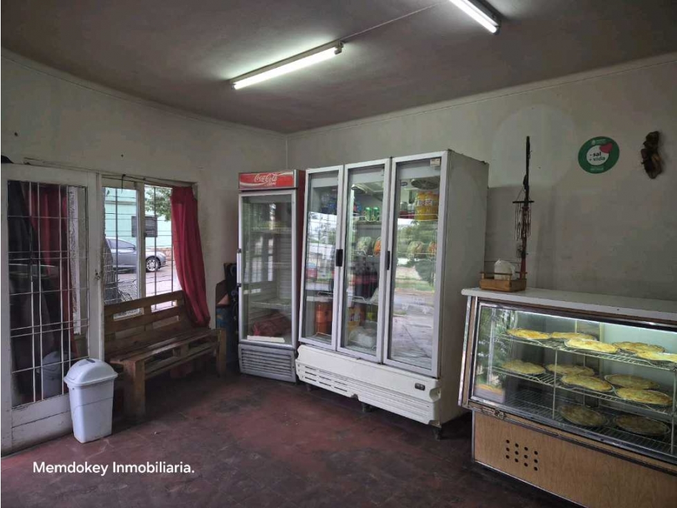 VENTA DE CASA ESQUINA CON SALÓN COMERCIAL - CALLE SARMIENTO, RIVADAVIA - 4