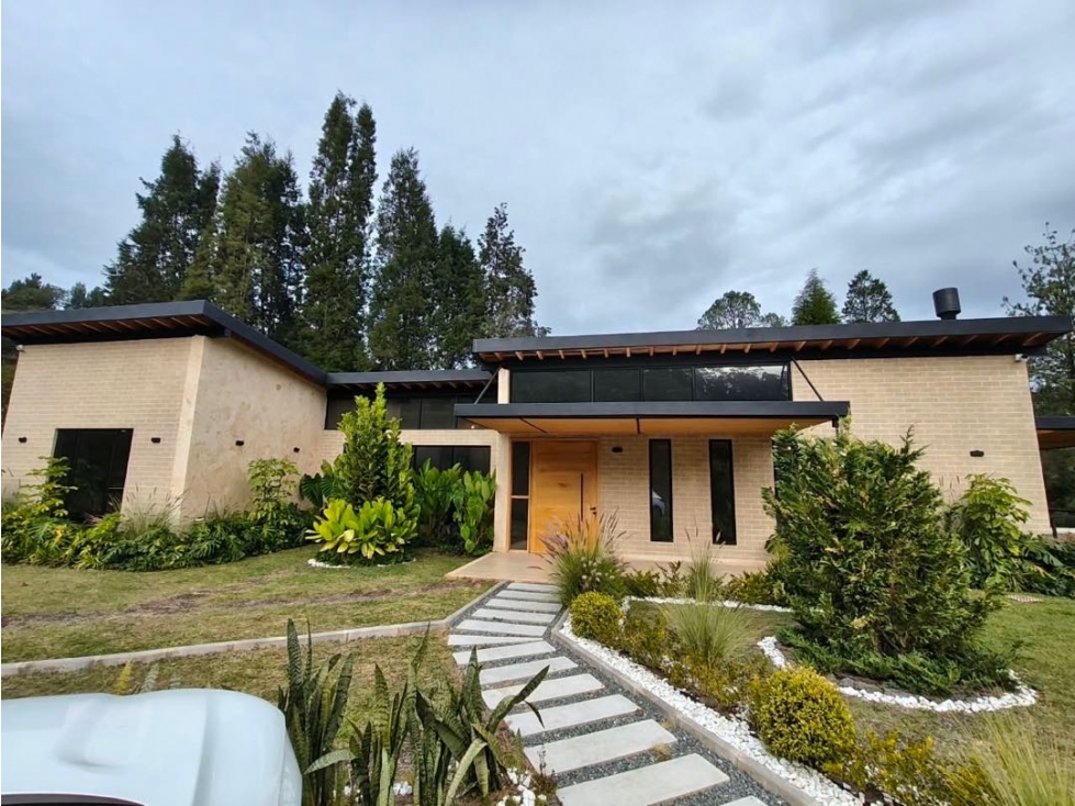 @Casa Campestre 240 m² #Guarne | Jacuzzi,Energía Solar $2.000millones