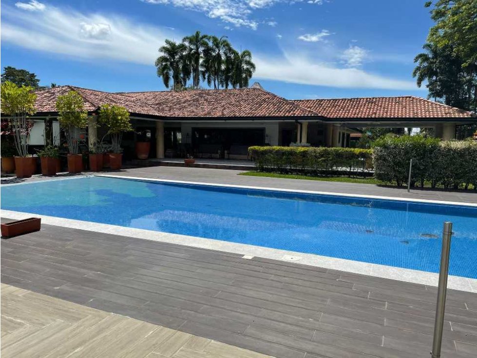Casa Campestre 9 alcobas Lote 4000 m2 - 1000 m2 Club Campestre