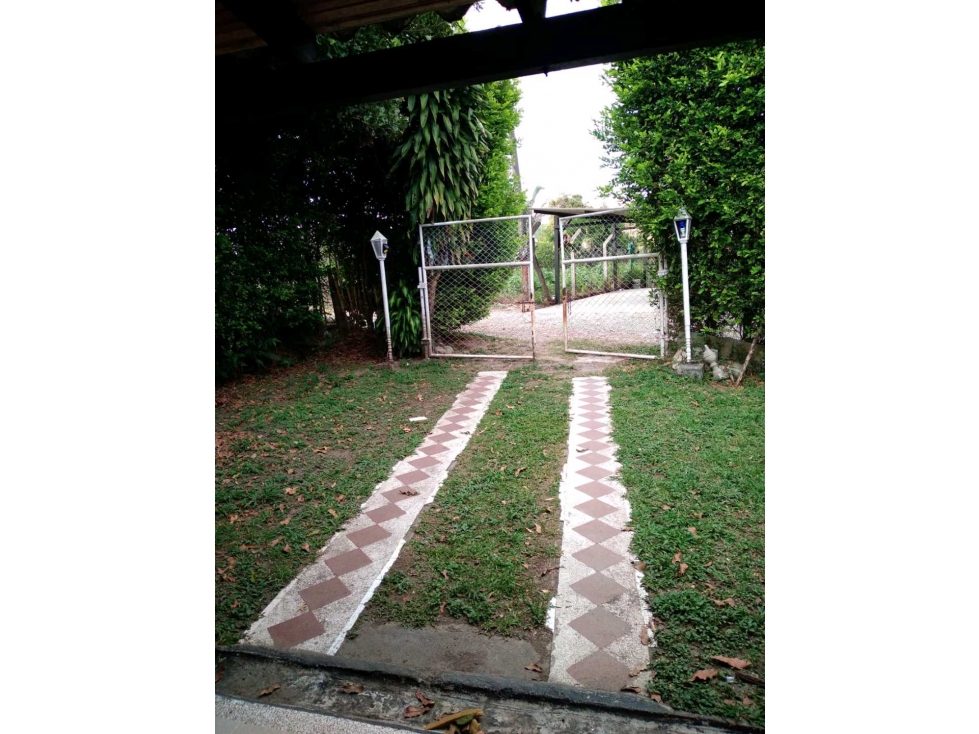 CASA CAMPESTRE CERCA A LA AVENIDA CENTENARIO
