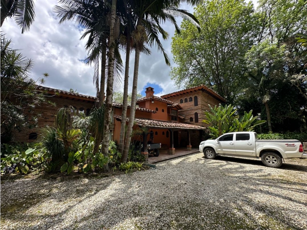Casa campestre con caballerizas en venta