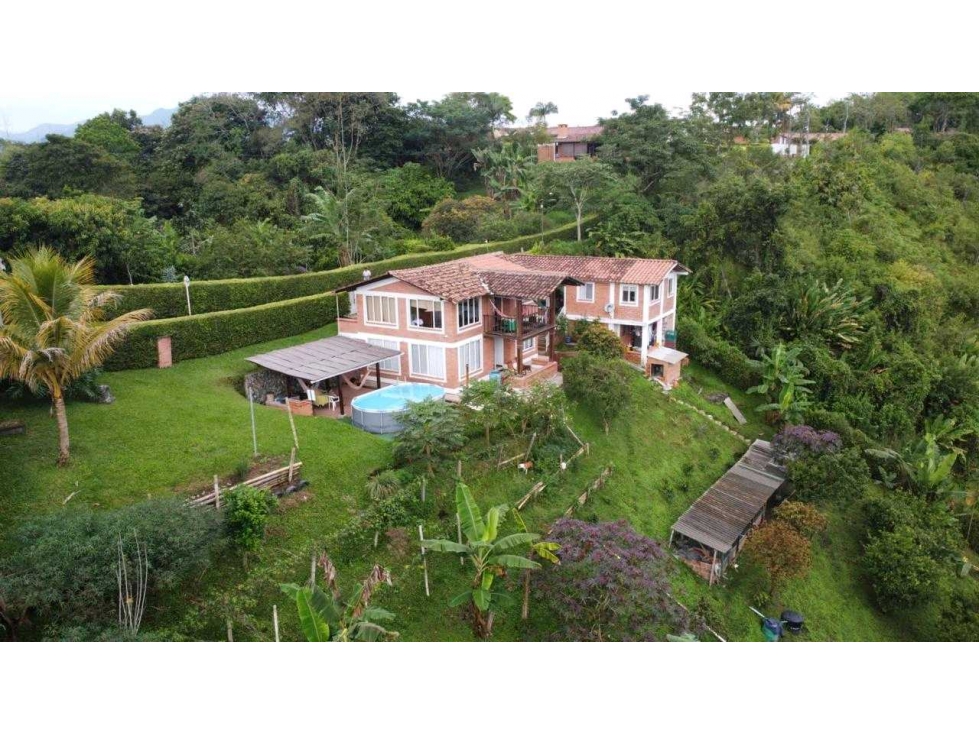 Casa Campestre con dos aptos en Pereira