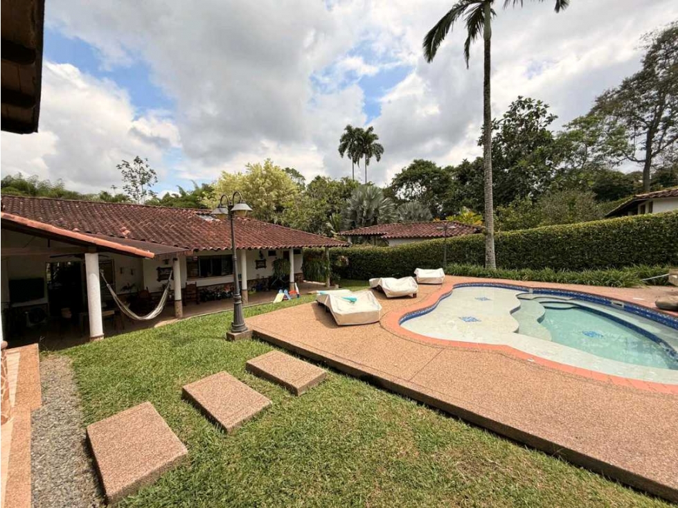 Casa Campestre con Jacuzzi y amplios espacios cerca al Clud Campestre