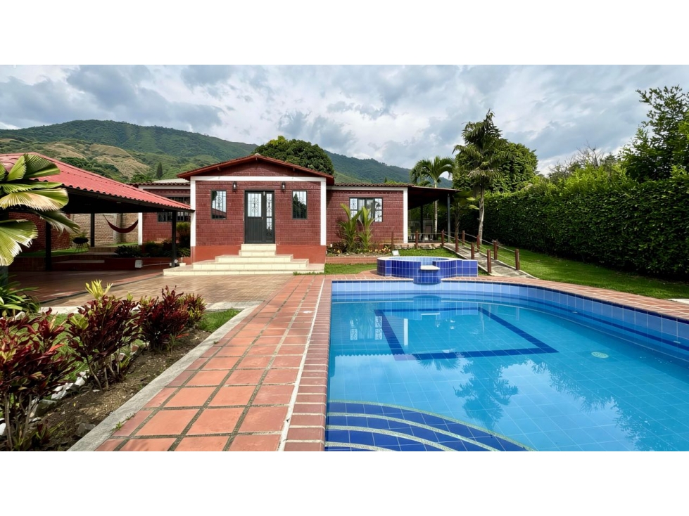 Casa campestre con piscina en venta | Tablones - Palmira, Valle