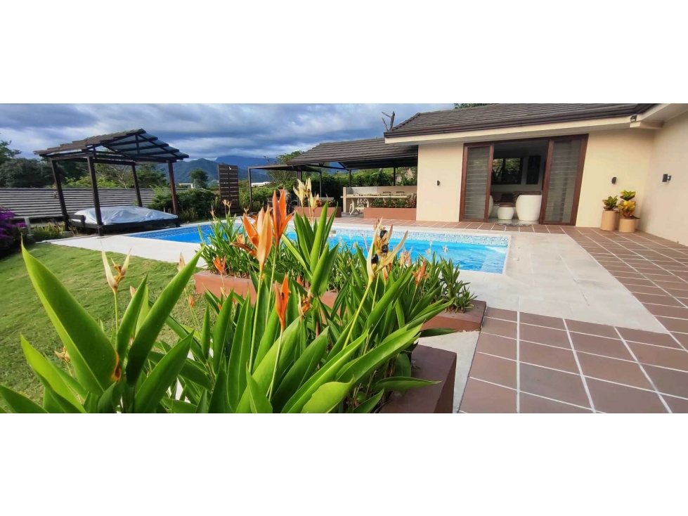 Casa campestre de 1000 M2 en 1280 mill en #lamesacundinamarca #piscina