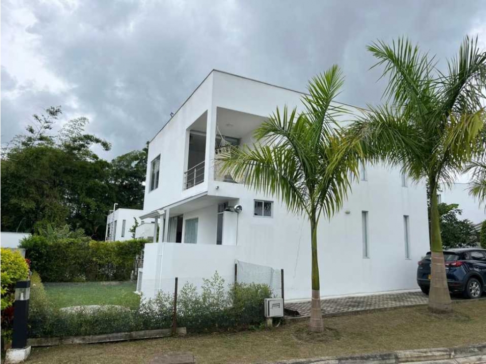 Casa campestre de 204 M2 en 665 mill en La Mesa Cund, zona urbana.