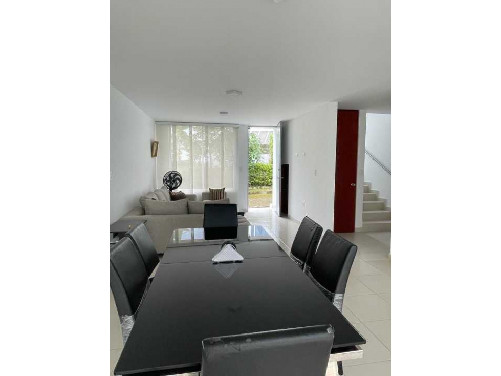 Casa campestre de 204 M2 en 665 mill en La Mesa Cund, zona urbana. — foto 2