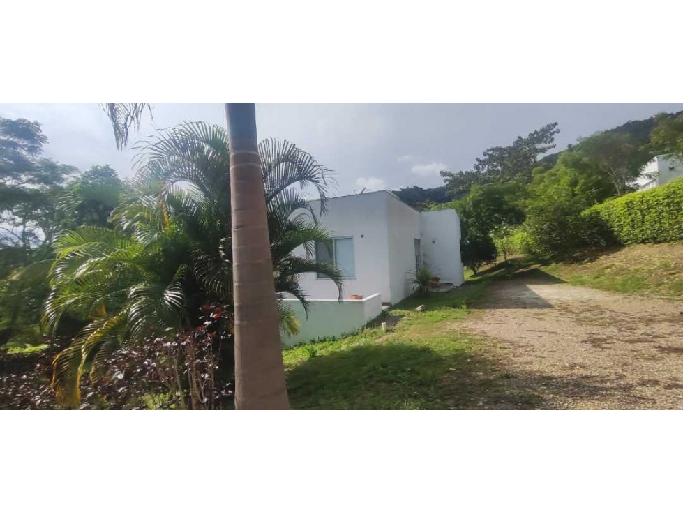 Casa campestre de 2550 M2 en 600 mill en La Mesa Cund COL — foto 2