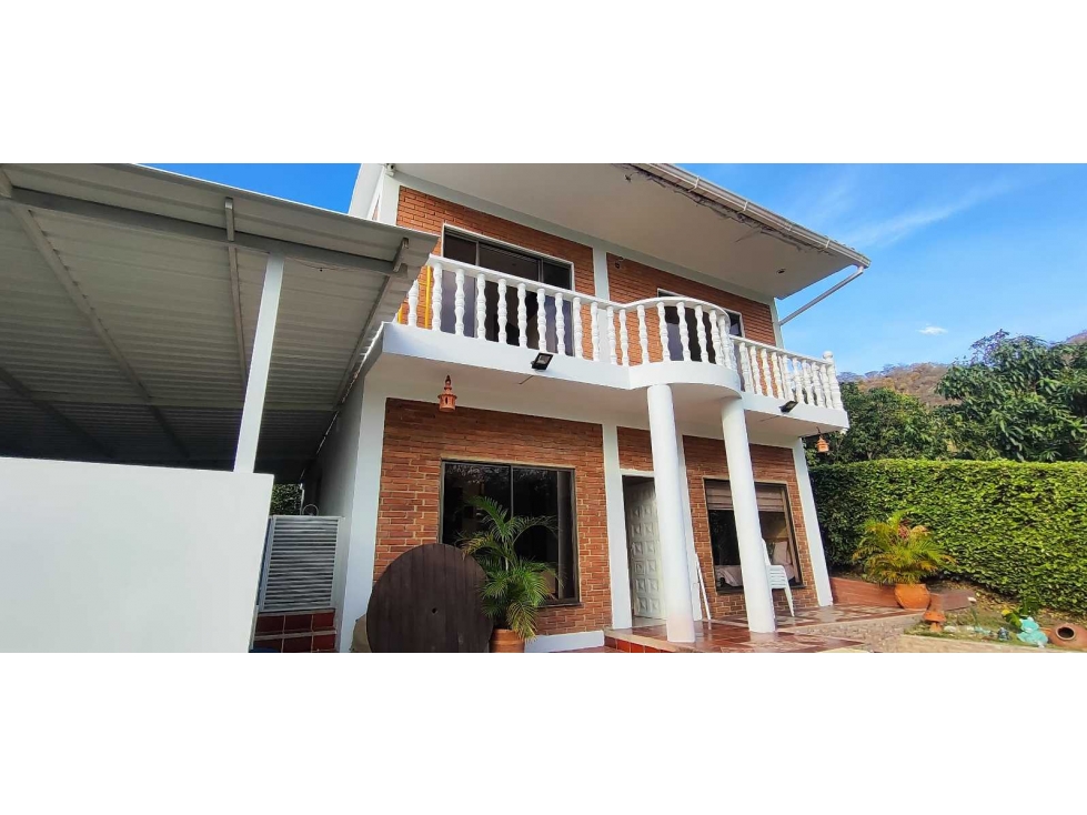 Casa campestre de 300 M2 en 440 mill negociables en Anapoima cund - 1