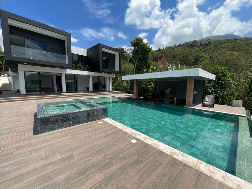 CASA CAMPESTRE DE LUJO EN GIRARDOTA