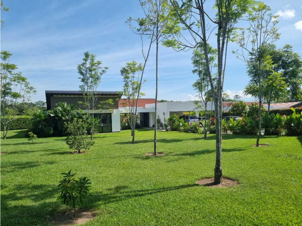 Casa Campestre 4 alcobas Lote 2445 m2 y área 378 m2 Club Campestre - 2
