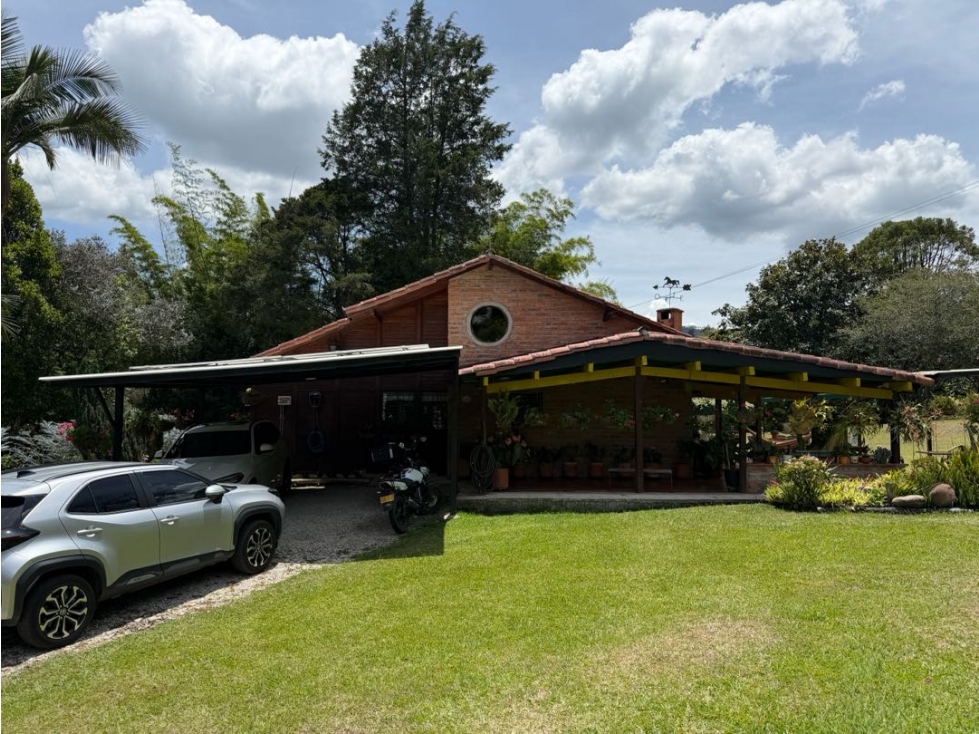 "Casa campestre en 4.839 m² cerca al aeropuerto