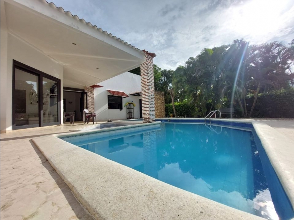 Casa campestre en venta en conjunto cerrado en Montería
