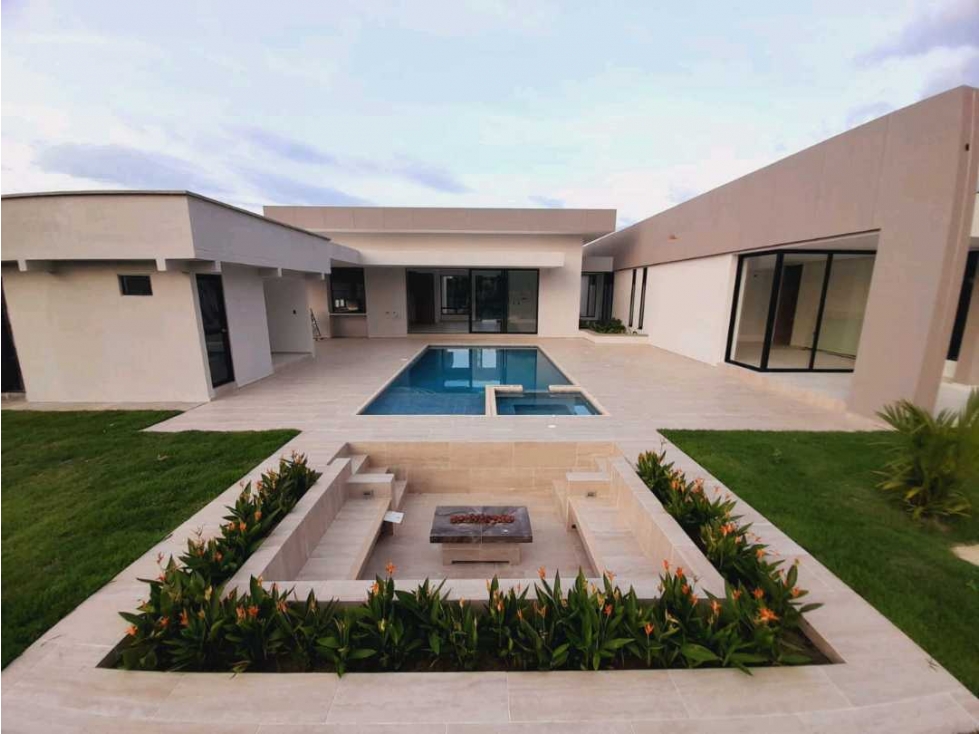 CASA CAMPESTRE EN CERRITOS.