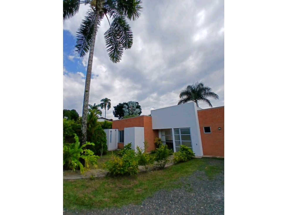 Casa campestre en COMBIA en condominio