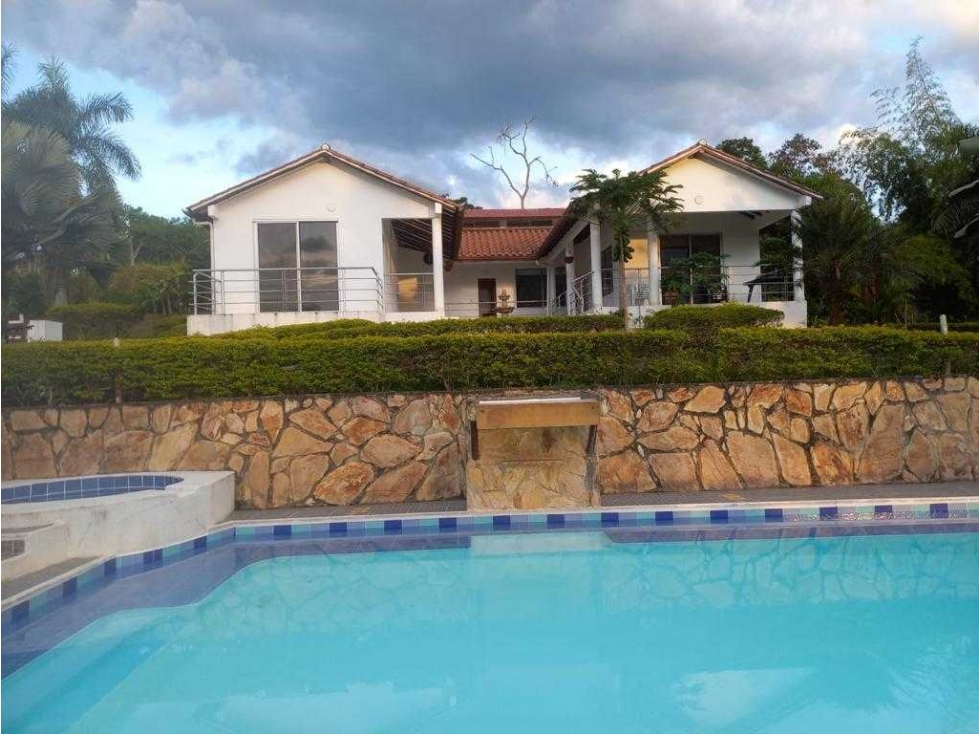 Casa campestre en condominio de 975 M2 en 850. Mill en La Mesa Cund - 2