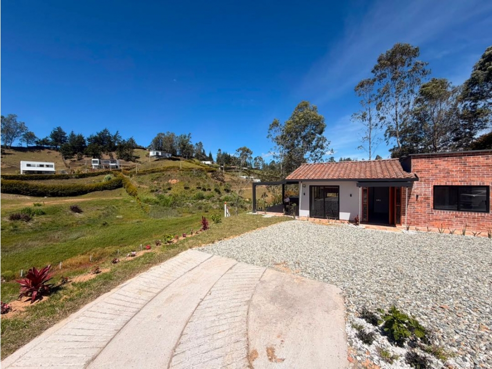 Casa campestre en Condominio El Encanto | Lote de 1.950 m² con jacuzzi