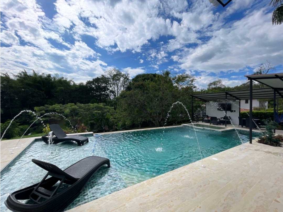 Casa Campestre en Conjunto Cerrado Via el Caimo Portugalito