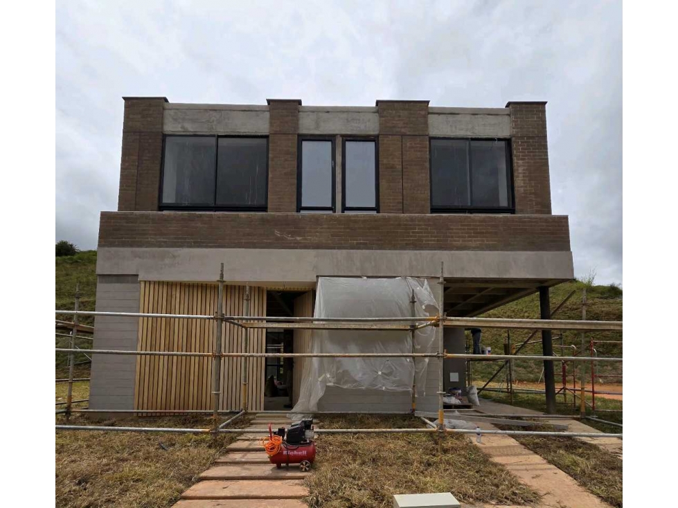 CASA CAMPESTRE EN EL ALTO (En obra gris) — foto 3