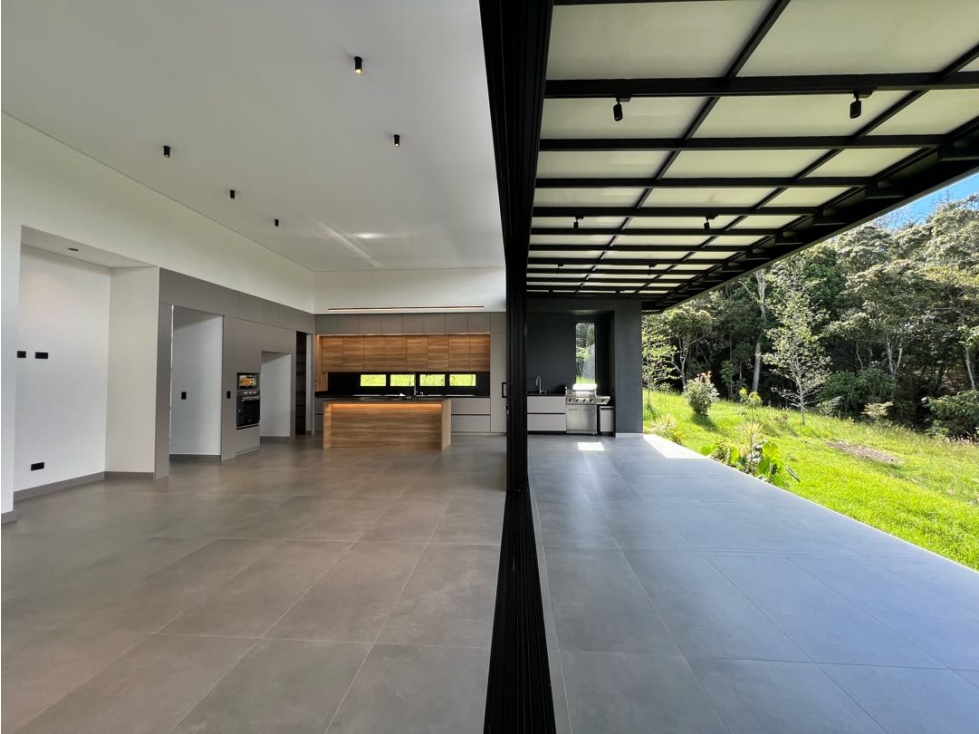 CASA CAMPESTRE EN EL ALTO DEL ESCOBERO ENVIGADO — foto 2