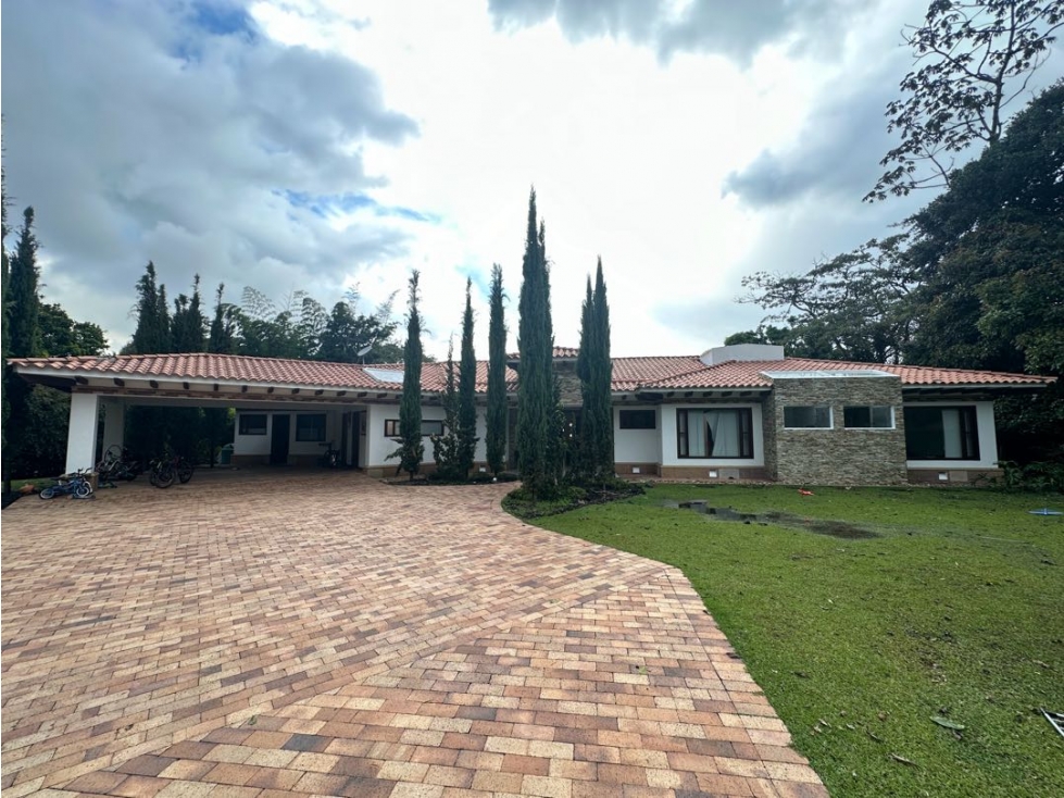Casa campestre en el corazón de Llanogrande para venta!